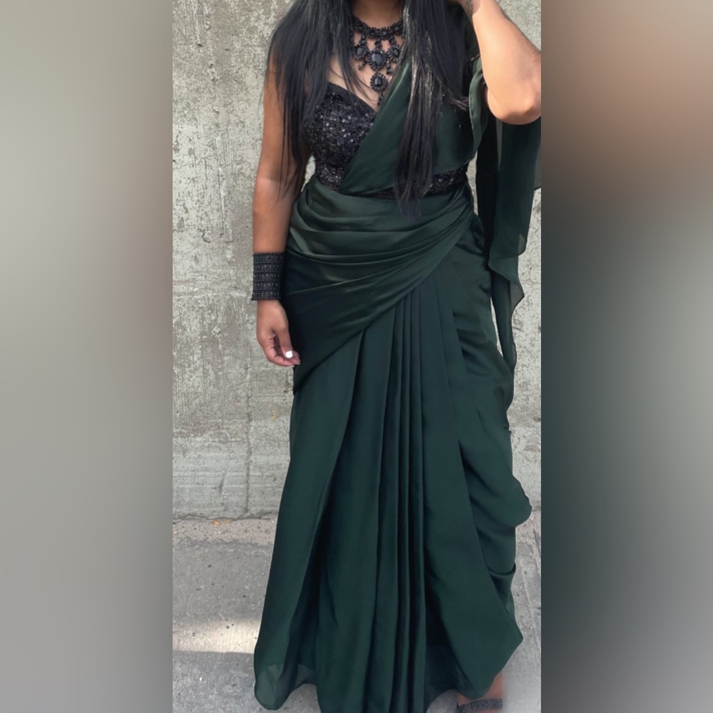 Stunning Green Pre-Stitched Saree! (Lehengha)